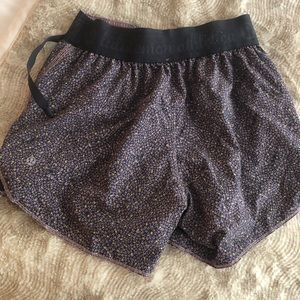 LULU Lemon reversible shorts. Size 4.